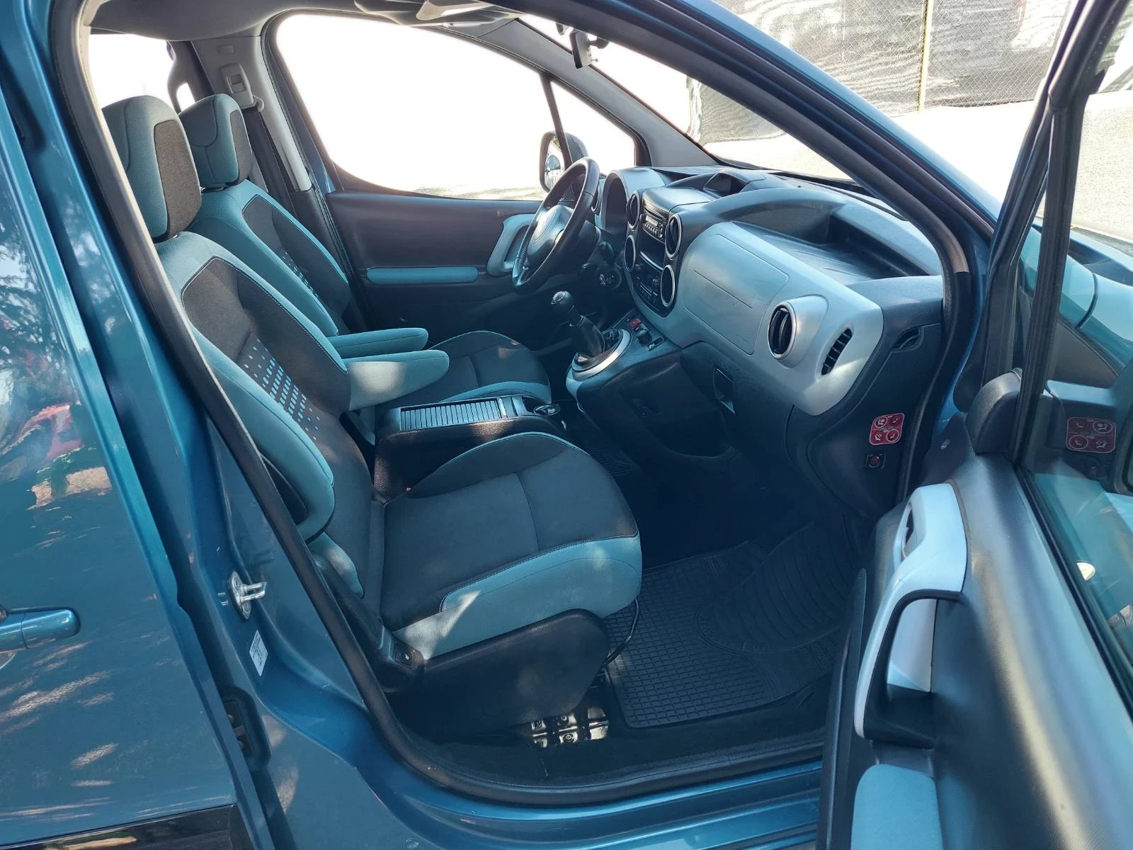 Citroen Berlingo 1.6hdi, Мултиспейс, снимка 14 - Автомобили и джипове - 55740573