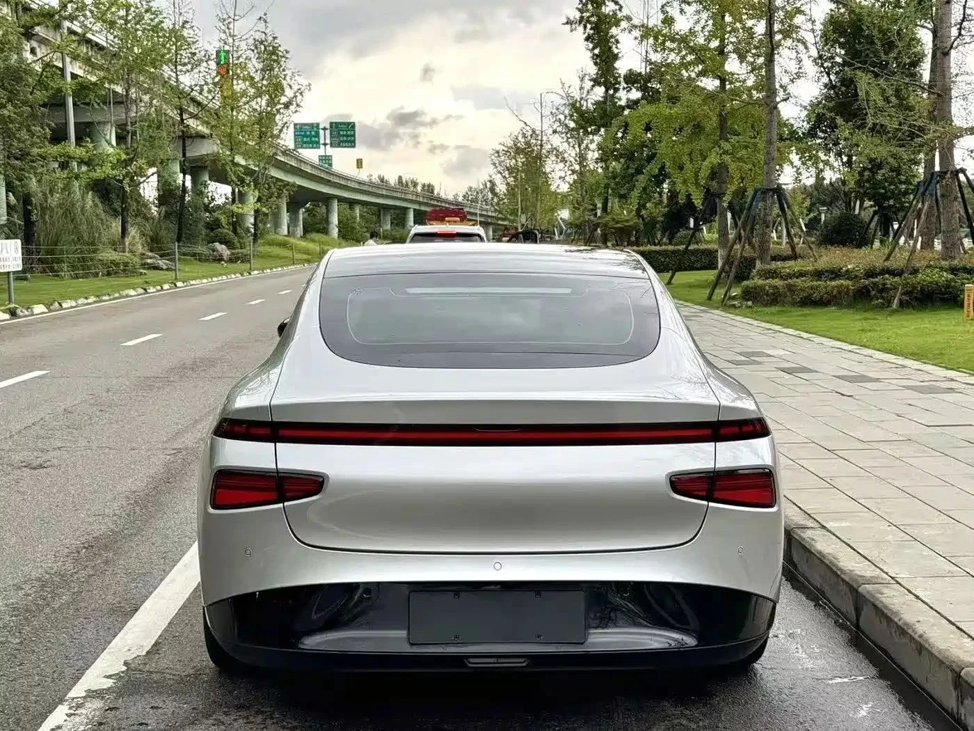 Xpeng P7, снимка 5 - Автомобили и джипове - 56686340