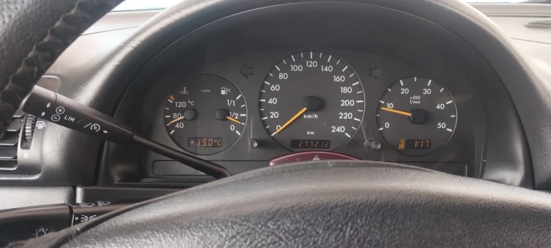 Mercedes-Benz ML 270, снимка 4 - Автомобили и джипове - 53043681