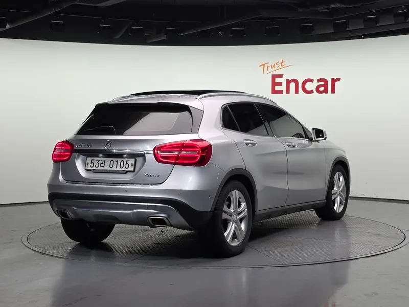 Mercedes-Benz GLA 200 Cdi 4Matic, снимка 2 - Автомобили и джипове - 55102924