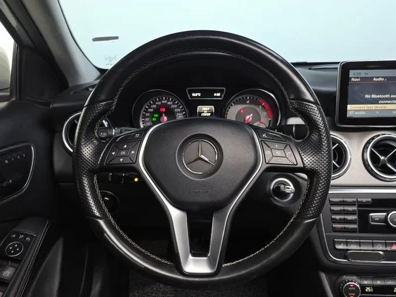 Mercedes-Benz GLA 200 Cdi 4Matic, снимка 13 - Автомобили и джипове - 55102924