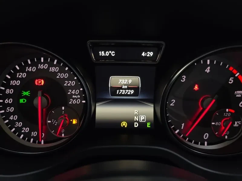 Mercedes-Benz GLA 200 Cdi 4Matic, снимка 8 - Автомобили и джипове - 55102924