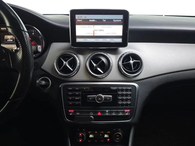 Mercedes-Benz GLA 200 Cdi 4Matic, снимка 14 - Автомобили и джипове - 55102924