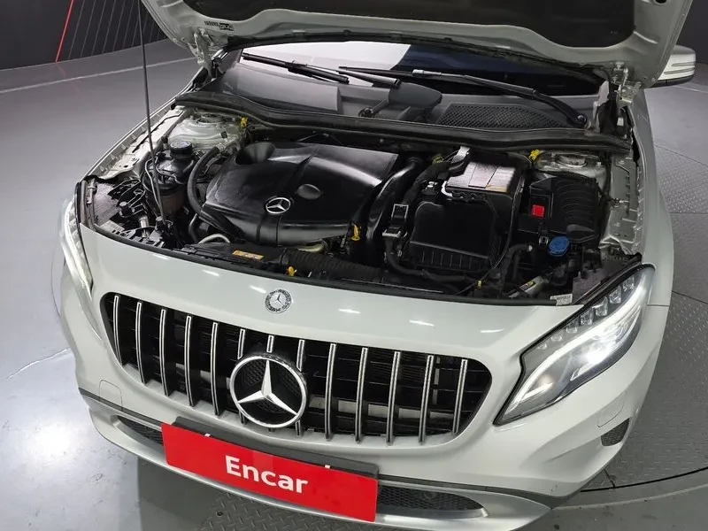Mercedes-Benz GLA 200 Cdi 4Matic, снимка 6 - Автомобили и джипове - 55102924