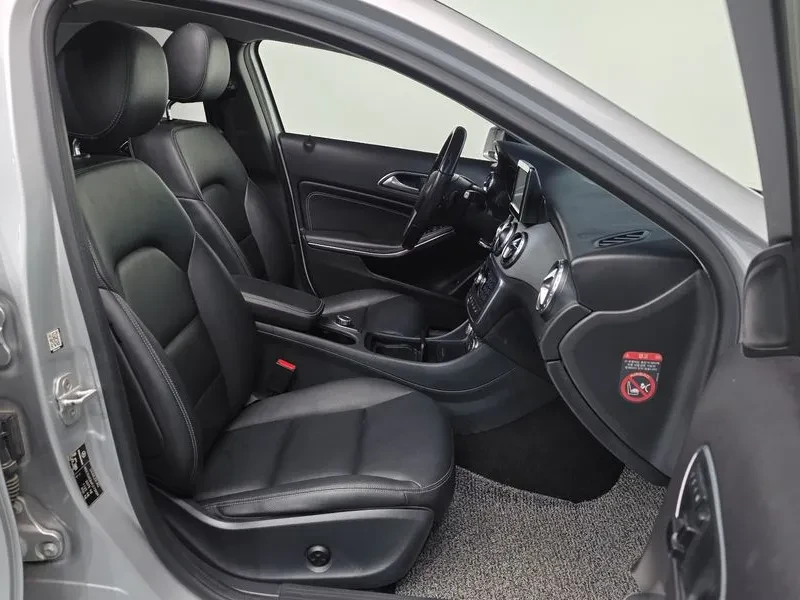 Mercedes-Benz GLA 200 Cdi 4Matic, снимка 10 - Автомобили и джипове - 55102924