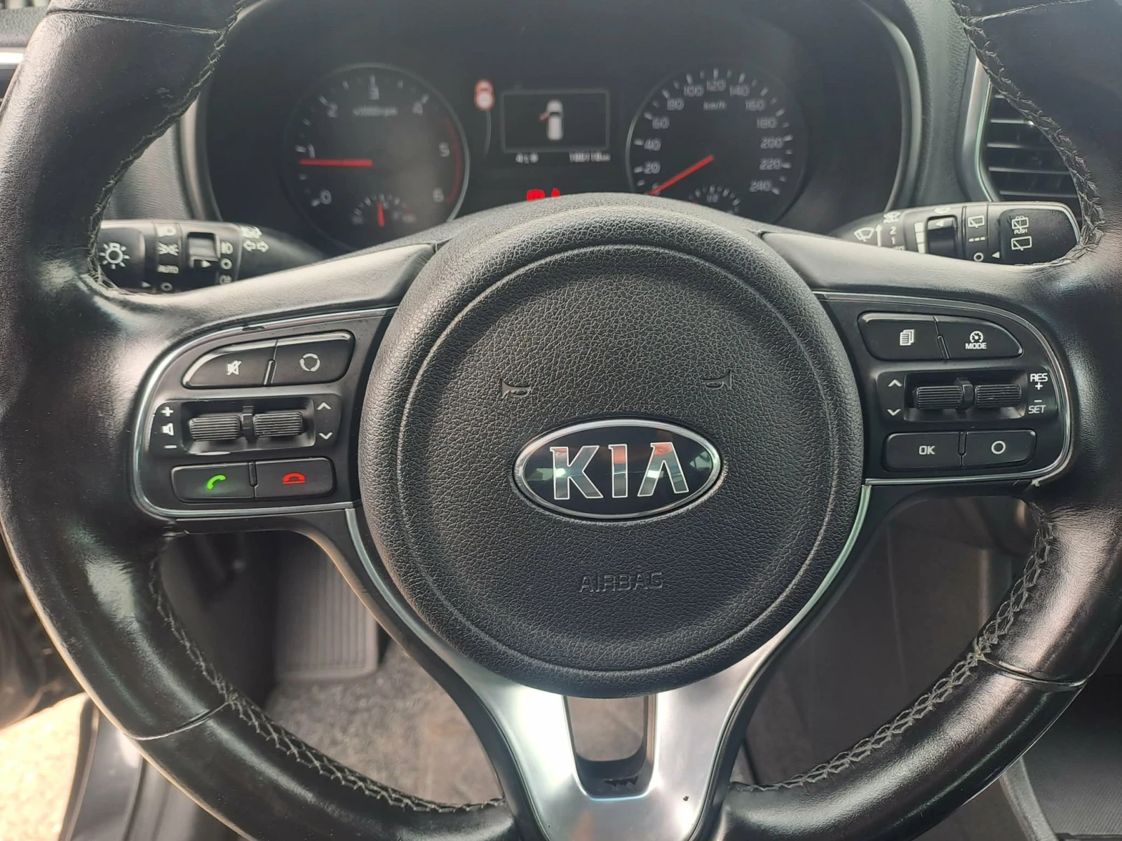Kia Sportage, снимка 11 - Автомобили и джипове - 54012614
