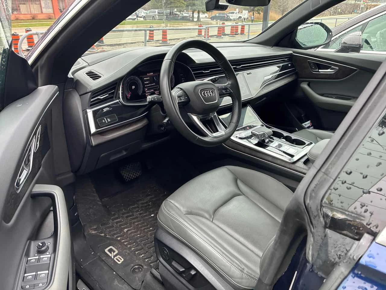 Audi Q8 | DISTRONIC | 360 | ОБДУХВАНЕ | ПАНОРАМА | , снимка 5 - Автомобили и джипове - 54296348