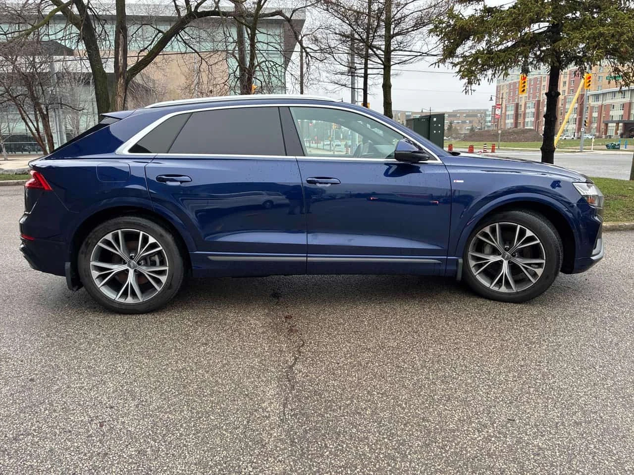 Audi Q8 | DISTRONIC | 360 | ОБДУХВАНЕ | ПАНОРАМА | , снимка 3 - Автомобили и джипове - 54296348