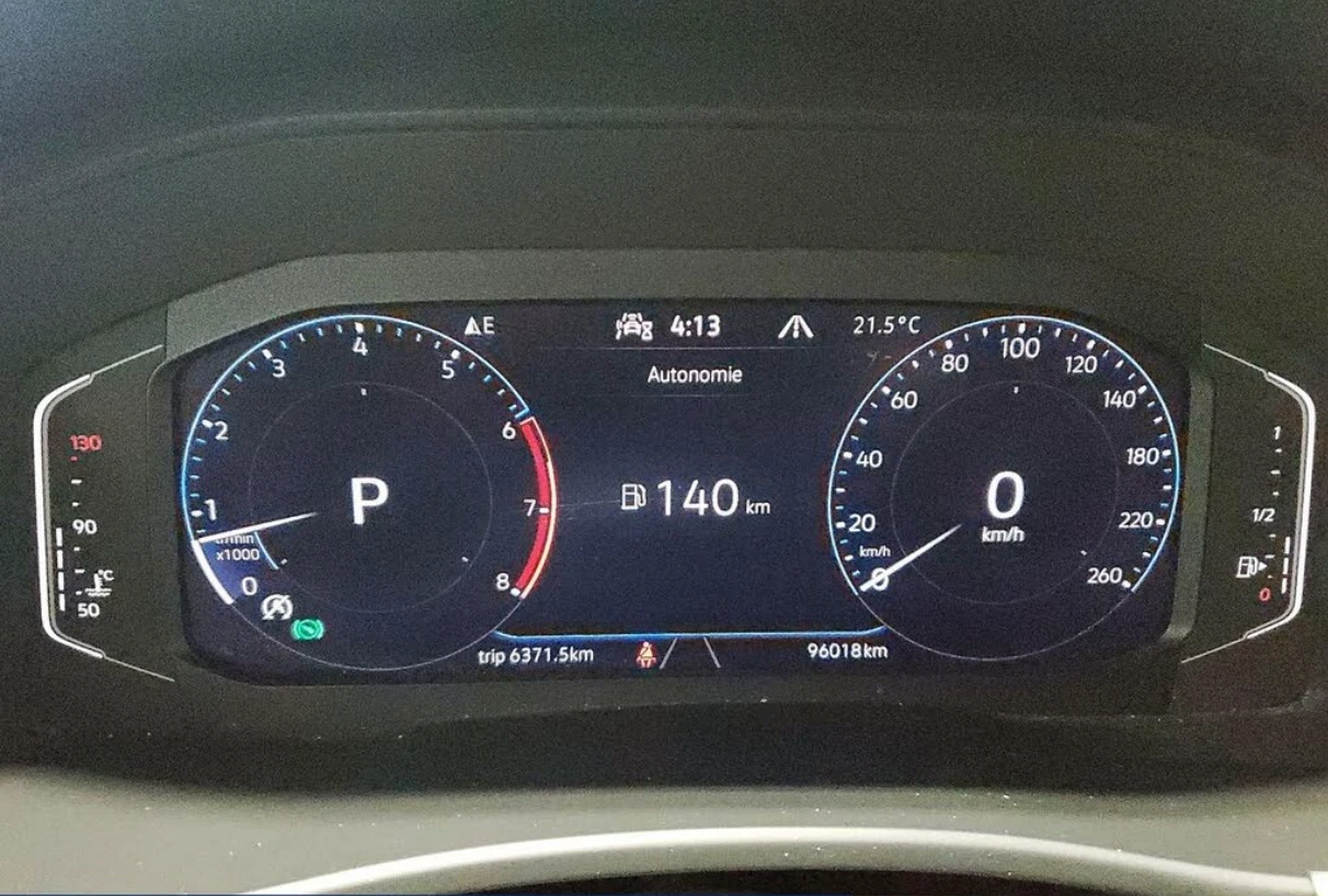 VW Atlas  R-Line* 4Motion* PREMIUM* Камера* Асистенти* УНИК, снимка 12 - Автомобили и джипове - 55204318