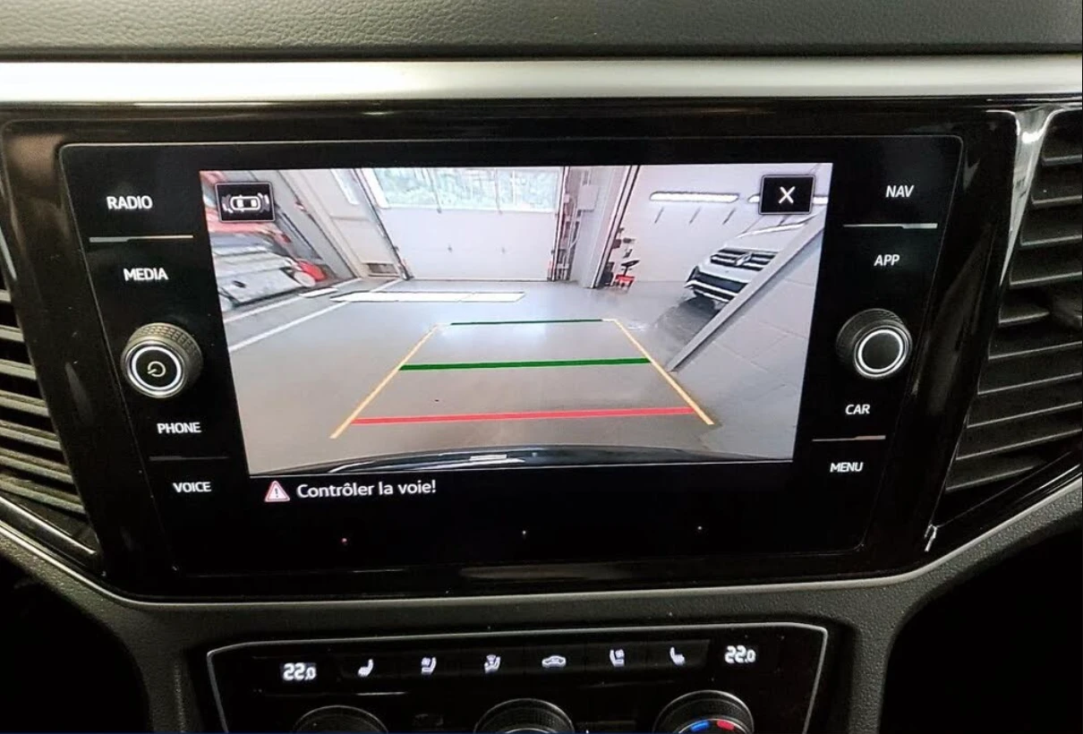 VW Atlas  R-Line* 4Motion* PREMIUM* Камера* Асистенти* УНИК, снимка 15 - Автомобили и джипове - 55204318