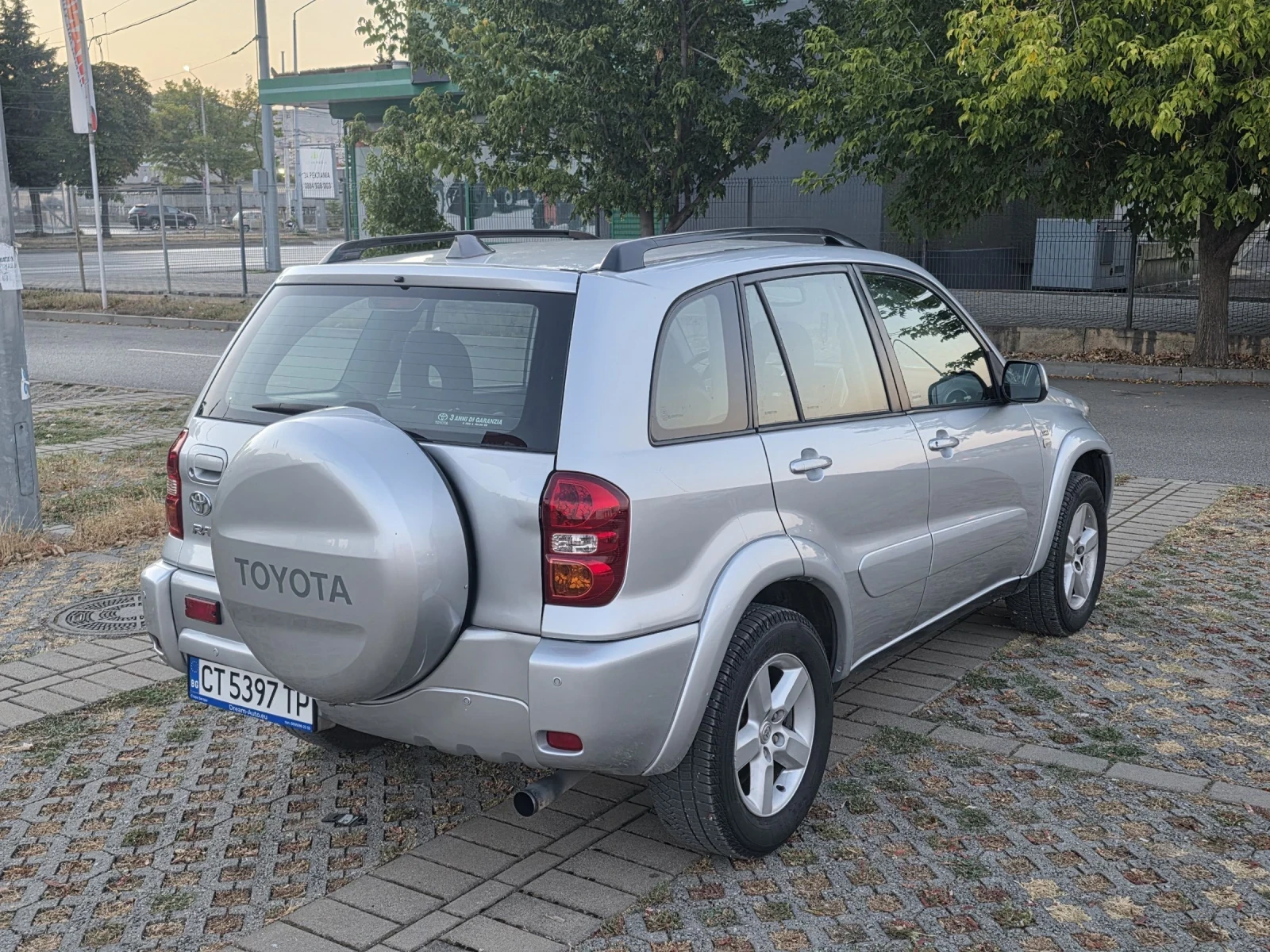 Toyota Rav4 2.0D4D, снимка 4 - Автомобили и джипове - 56023766