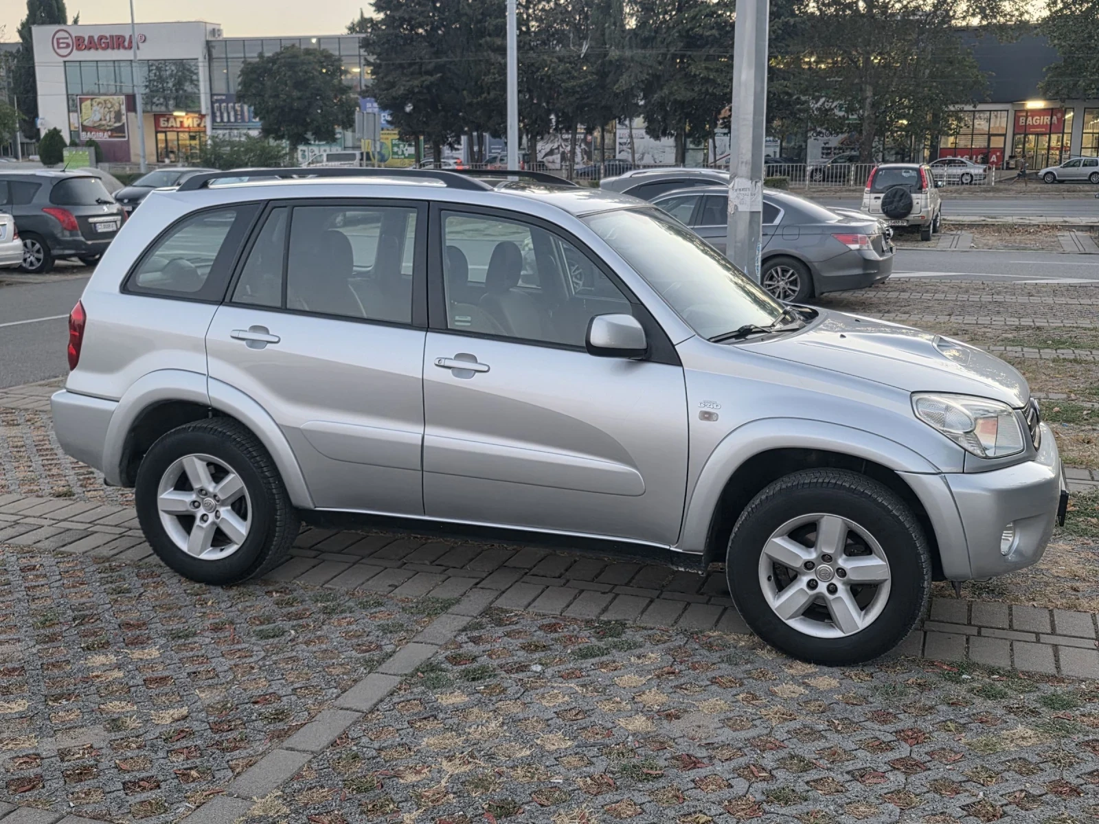 Toyota Rav4 2.0D4D, снимка 3 - Автомобили и джипове - 56023766