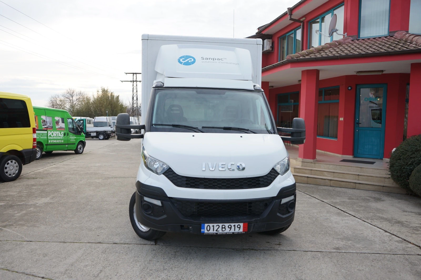 Iveco Daily 3.0HPI* 35-17* Климатик* Падащ борд - изображение 2