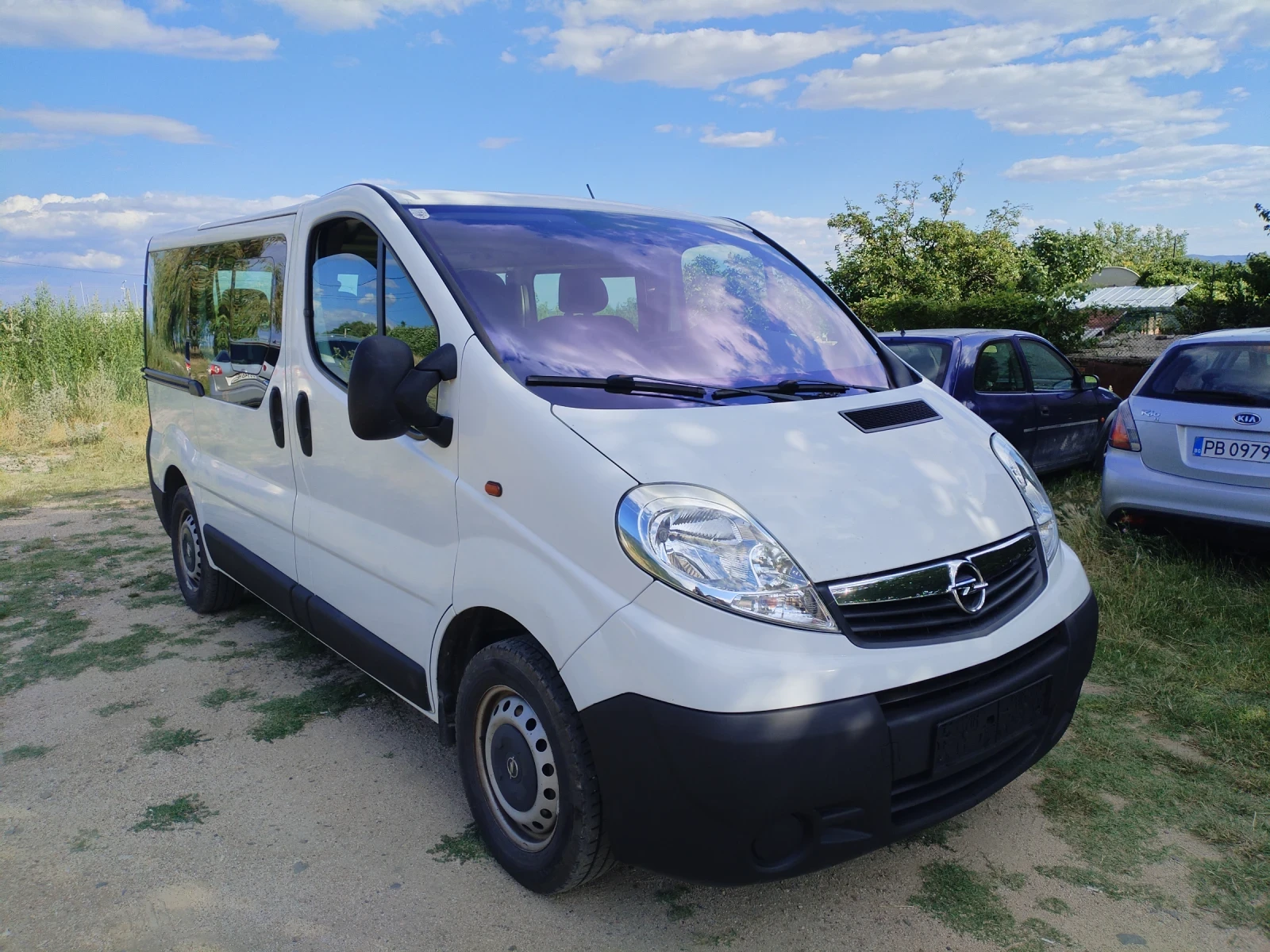 Opel Vivaro 2.0 CDTI 90Hp Face 8+ 1 2-ен Климатик , снимка 3 - Бусове и автобуси - 55182718