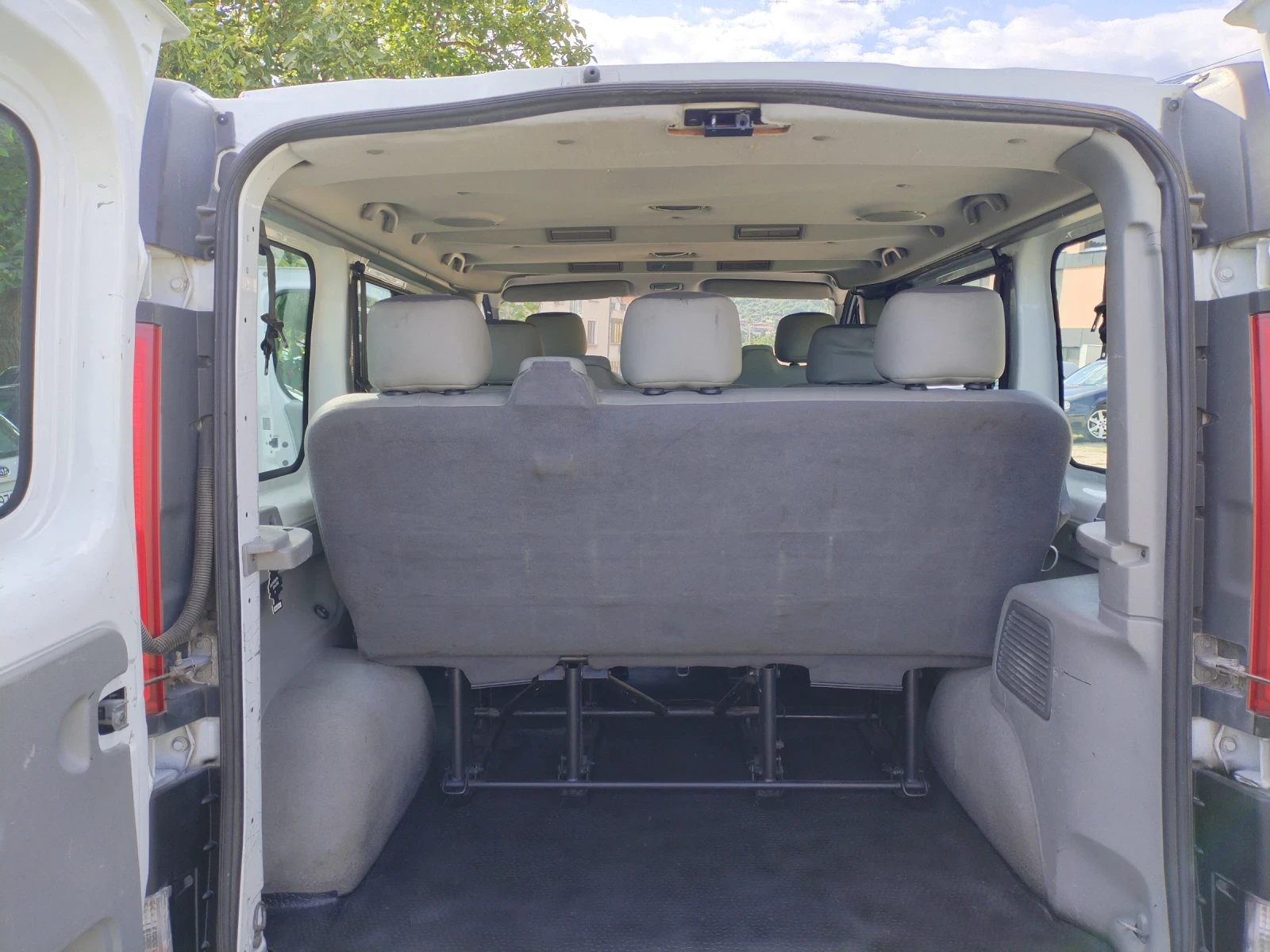 Opel Vivaro 2.0 CDTI 90Hp Face 8+ 1 2-ен Климатик , снимка 13 - Бусове и автобуси - 55182718