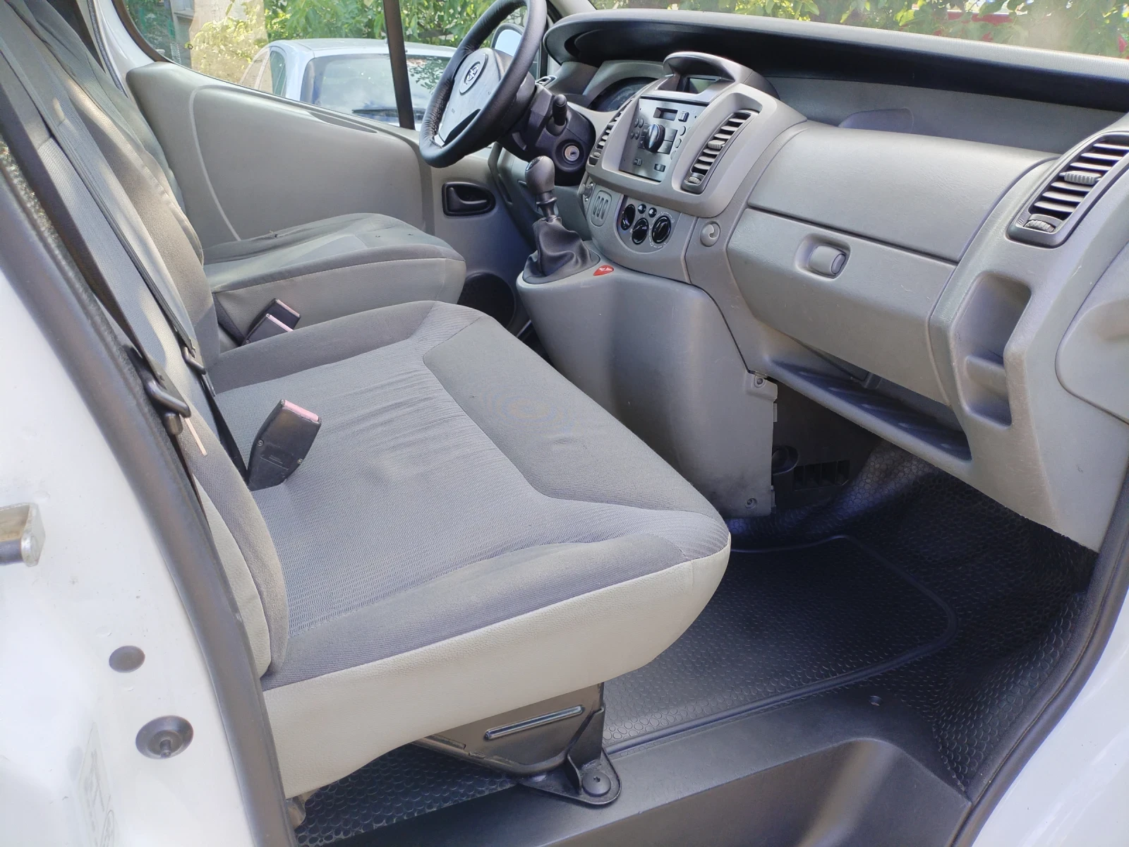 Opel Vivaro 2.0 CDTI 90Hp Face 8+ 1 2-ен Климатик , снимка 11 - Бусове и автобуси - 55182718