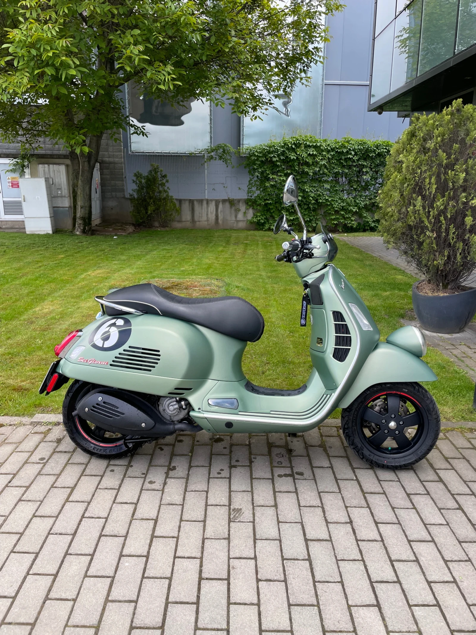 Vespa GTS Sei Georgi 300 Limit Edition SN: 3590 - изображение 7