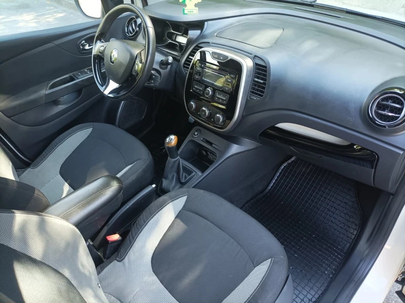 Renault Captur, снимка 12 - Автомобили и джипове - 51948676