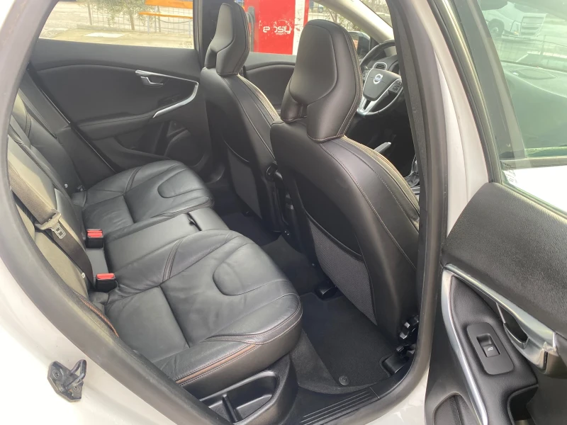 Volvo V40 Cross Country Volvo V40 Cross Country2.0D4 2013г5 цилиндъра, снимка 13 - Автомобили и джипове - 52637755