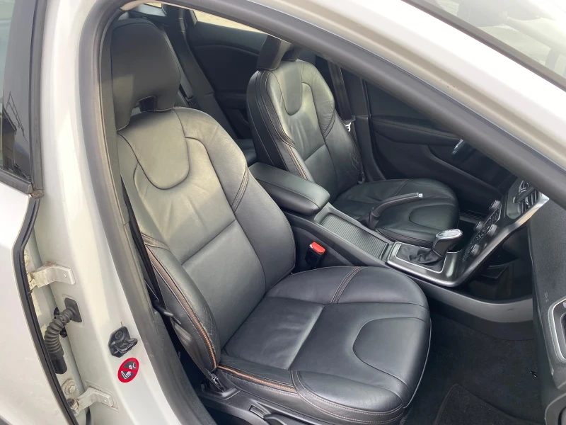 Volvo V40 Cross Country Volvo V40 Cross Country2.0D4 2013г5 цилиндъра, снимка 14 - Автомобили и джипове - 52637755