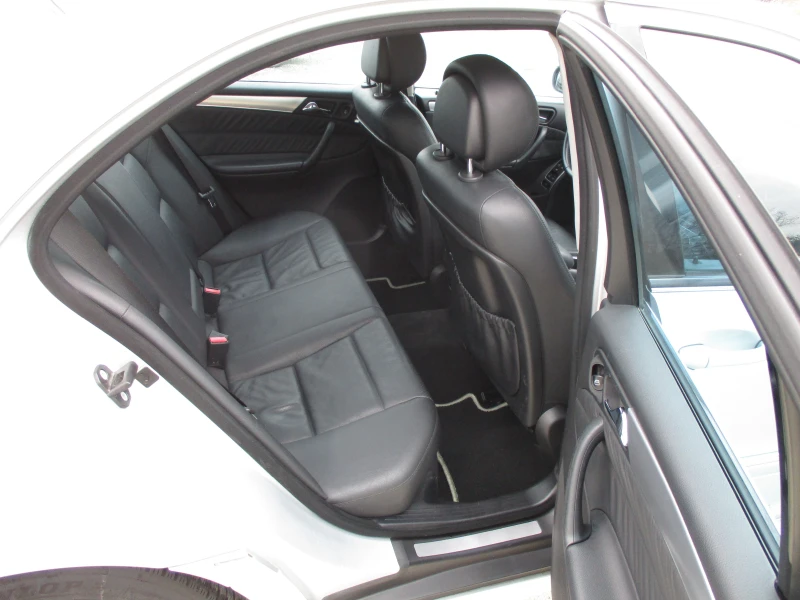 Mercedes-Benz C 200 2.2/ДИЗЕЛ/122кс./АВТОМАТИК/SPORT EDITION/КАТО НОВА, снимка 15 - Автомобили и джипове - 52707771