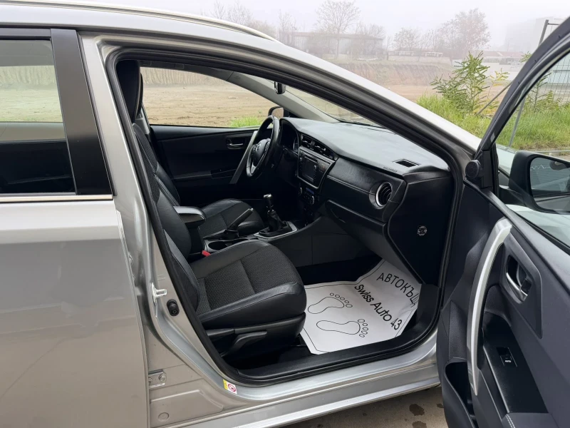 Toyota Auris 1.6i Swiss, снимка 13 - Автомобили и джипове - 52825268