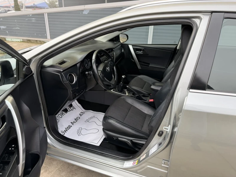 Toyota Auris 1.6i Swiss, снимка 9 - Автомобили и джипове - 52825268