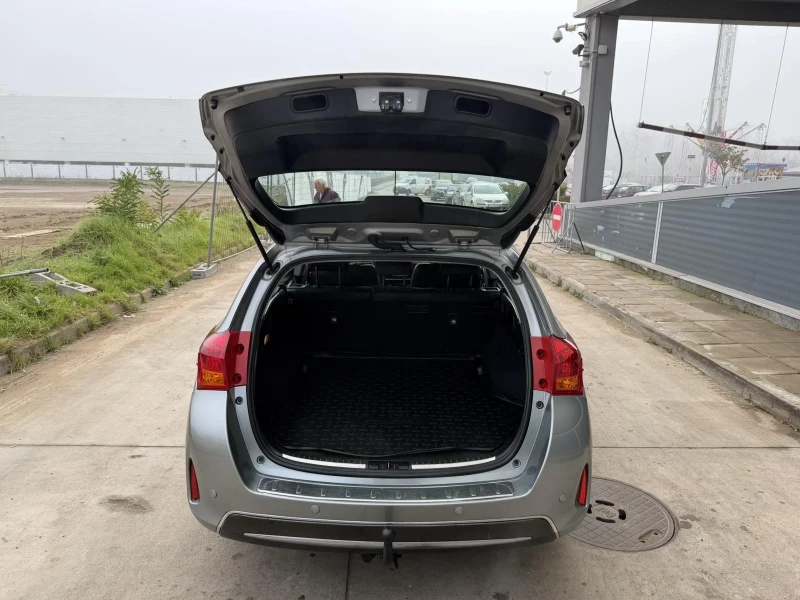 Toyota Auris 1.6i Swiss, снимка 8 - Автомобили и джипове - 52825268