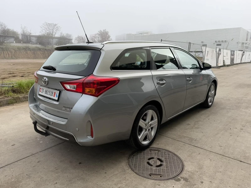 Toyota Auris 1.6i Swiss, снимка 5 - Автомобили и джипове - 52825268