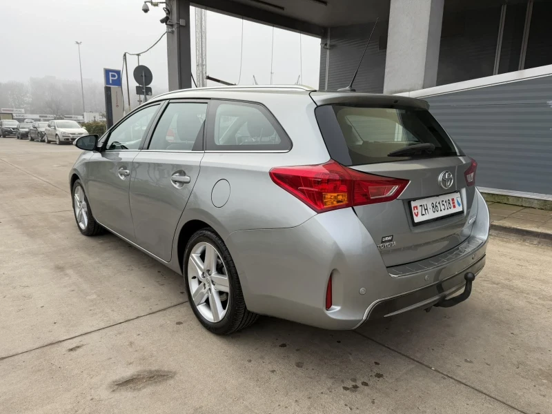 Toyota Auris 1.6i Swiss, снимка 6 - Автомобили и джипове - 52825268