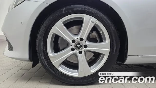 Mercedes-Benz E 200 E200 Avantgarde, ЦЕНА до БГ, снимка 4 - Автомобили и джипове - 56023603