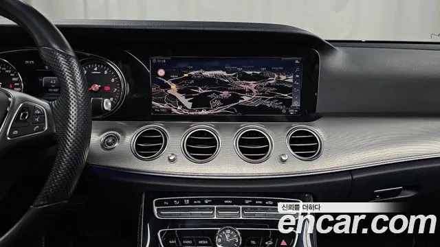 Mercedes-Benz E 200 E200 Avantgarde, ЦЕНА до БГ, снимка 13 - Автомобили и джипове - 56023603
