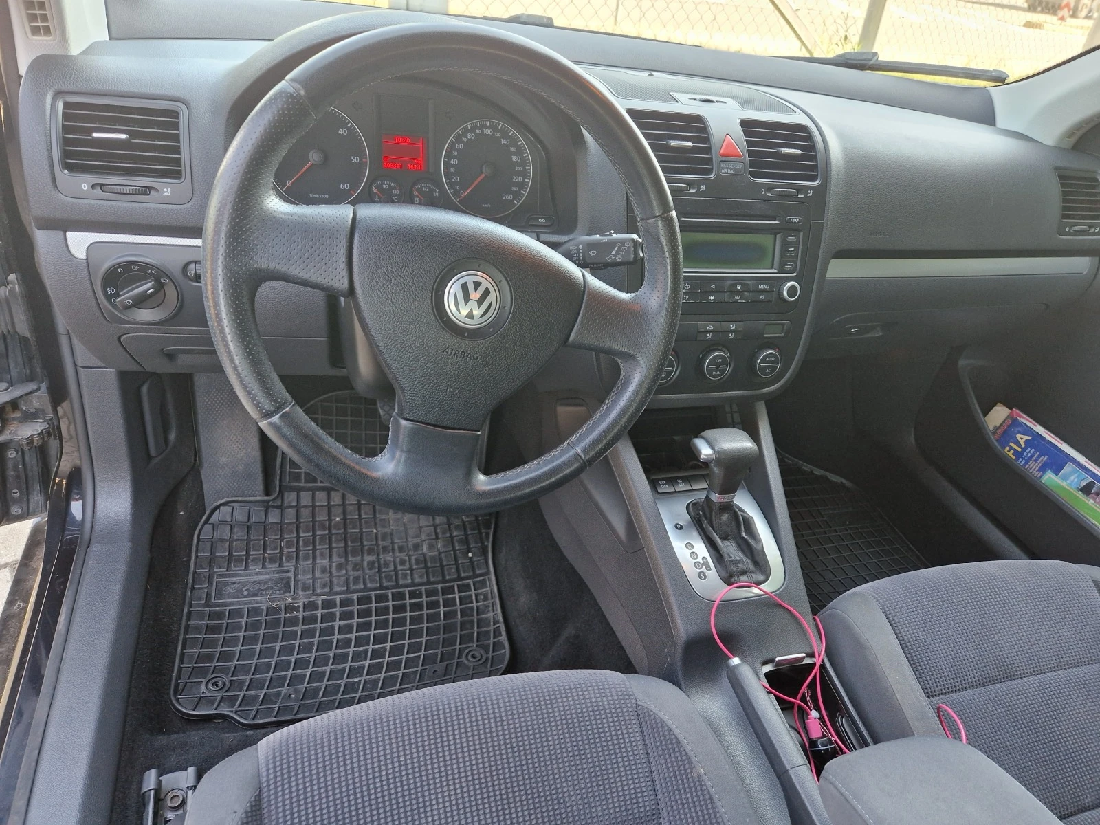 VW Golf 1.9 tdi комби автоматик - изображение 8