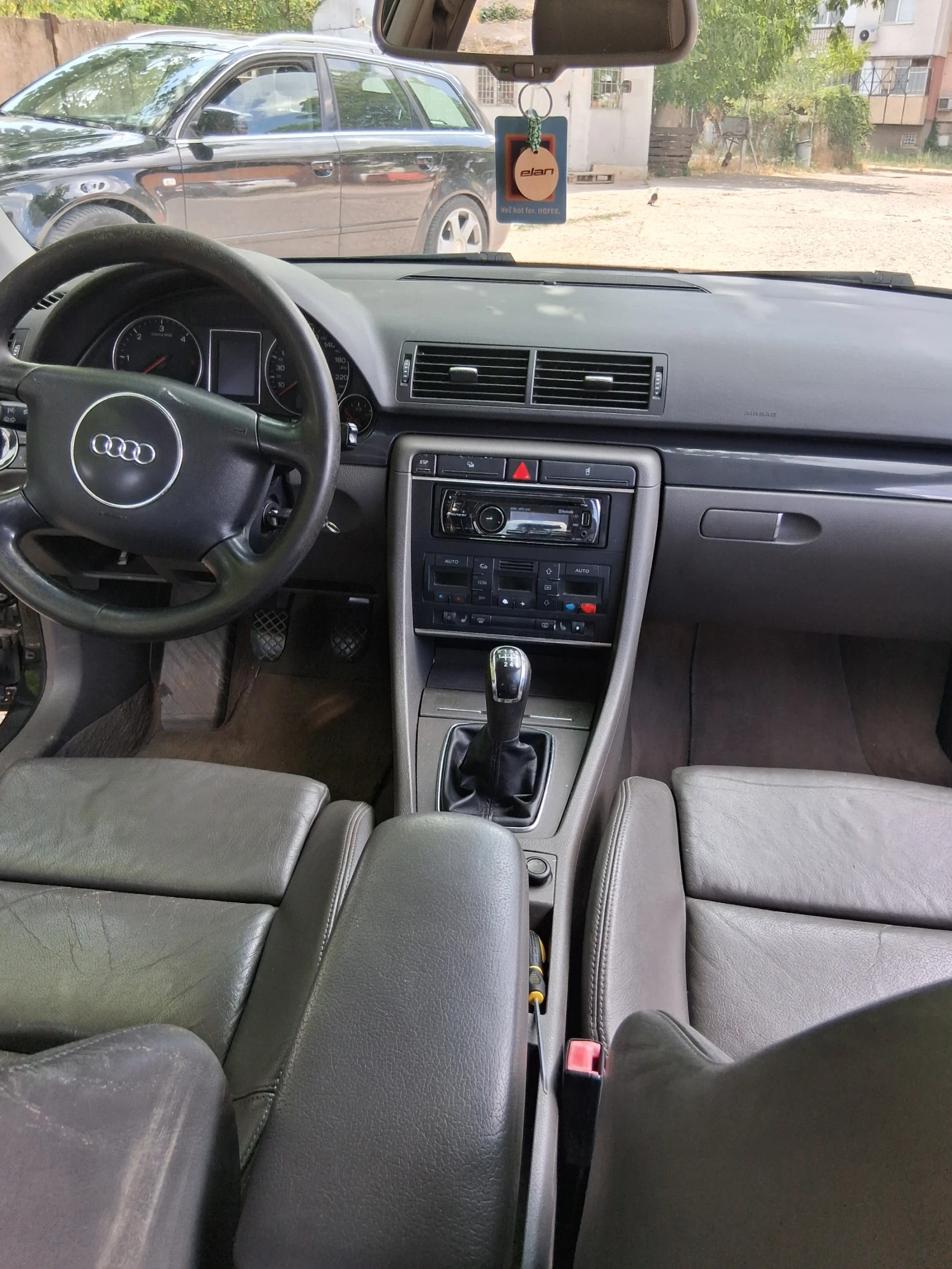 Audi A4 1.9 131кс 6 ск - изображение 8