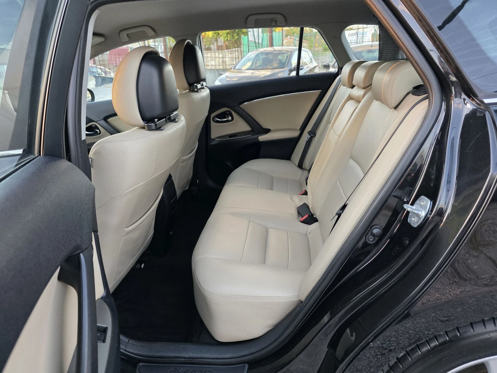 Toyota Avensis 2.2 D4D 150 К.С. / НАВИ / КОЖА / КСЕНОН - изображение 10