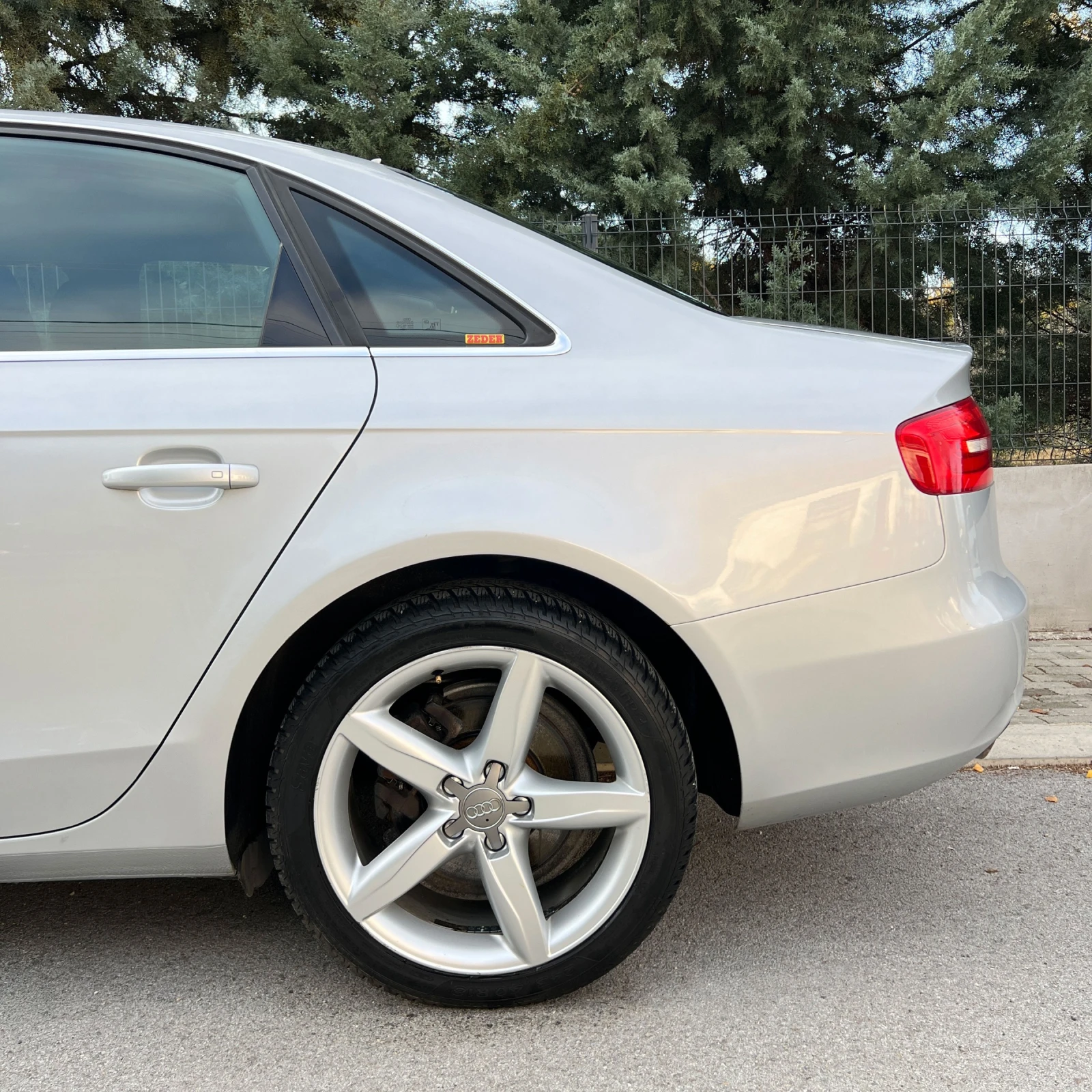 Audi A4 2.0 TDI 150кс + Сервизна История - изображение 5