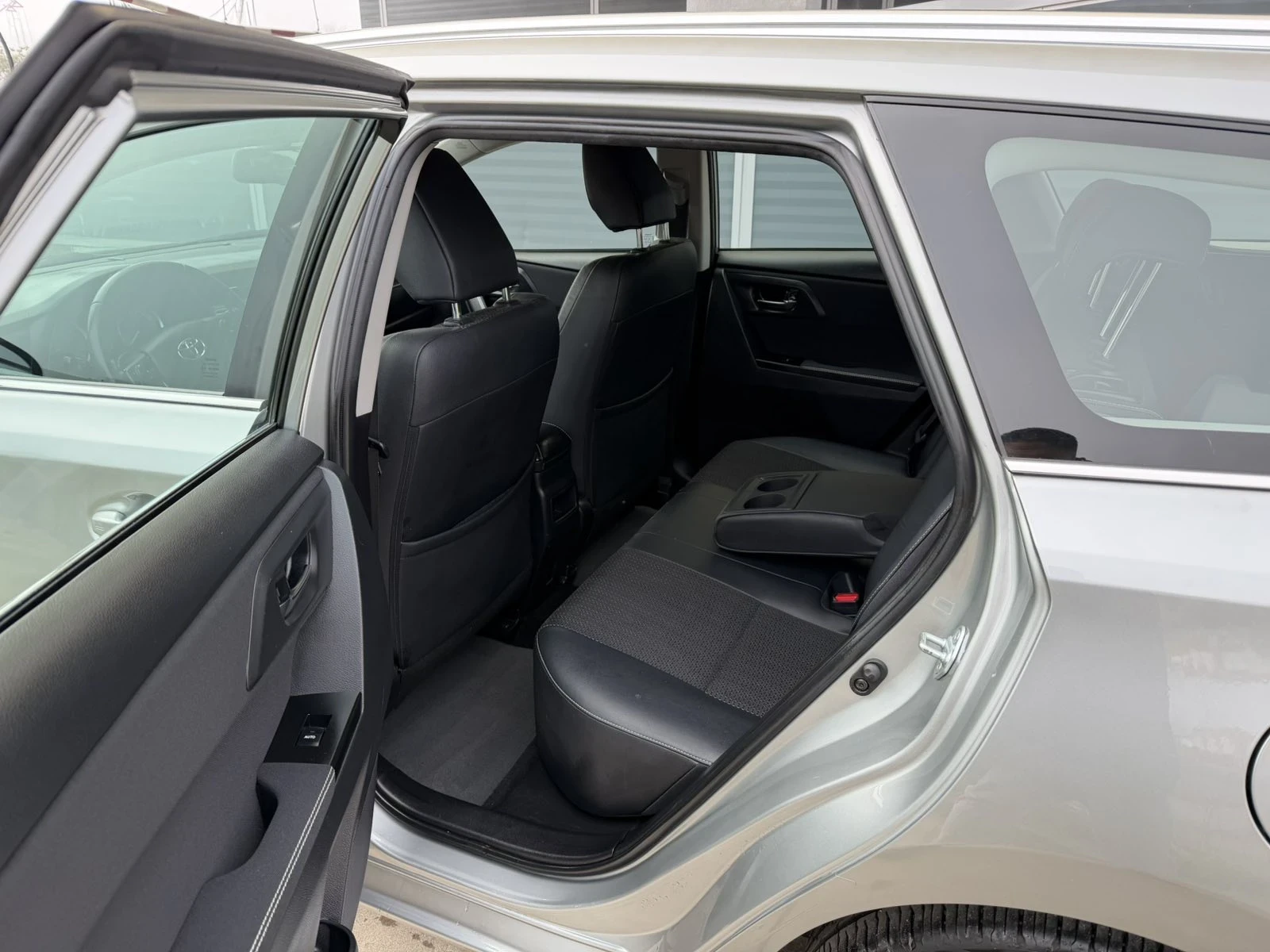 Toyota Auris 1.6i Swiss | Mobile.bg � ����������� 14