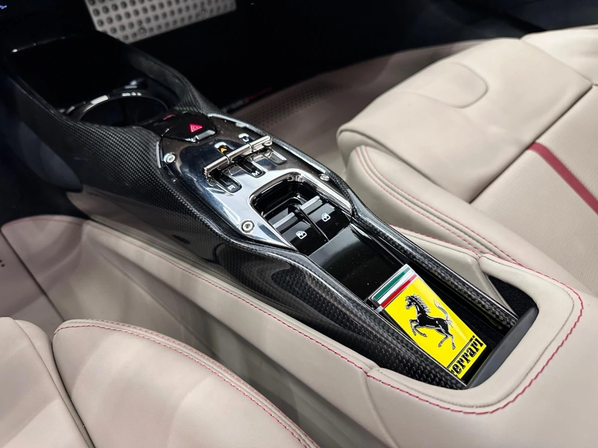 Ferrari SF 90 Spider 4.0 V8 Plug-in Hybrid AWD, снимка 9 - Автомобили и джипове - 53828580