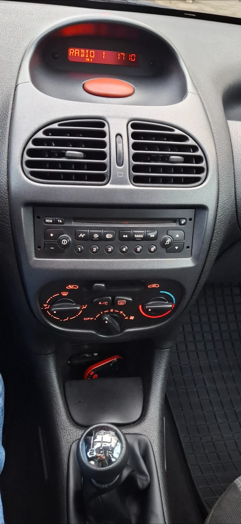 Peugeot 206 1.4i бензин 75 коня 8 клапана 2003г., снимка 5 - Автомобили и джипове - 53860840