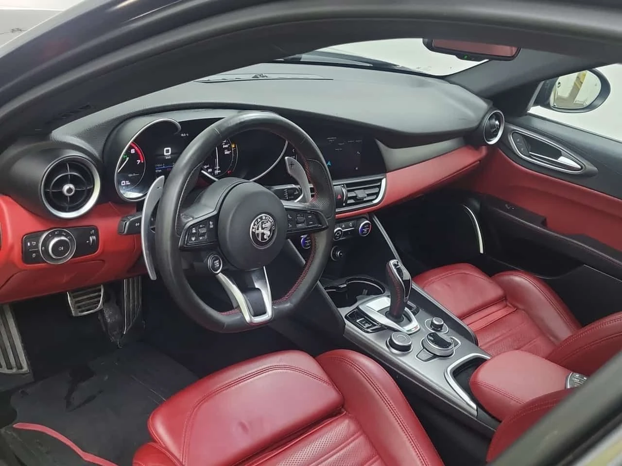 Alfa Romeo Giulia * TI SPORT * CARFAX * ЦЕНА ДО БГ, снимка 8 - Автомобили и джипове - 53954517