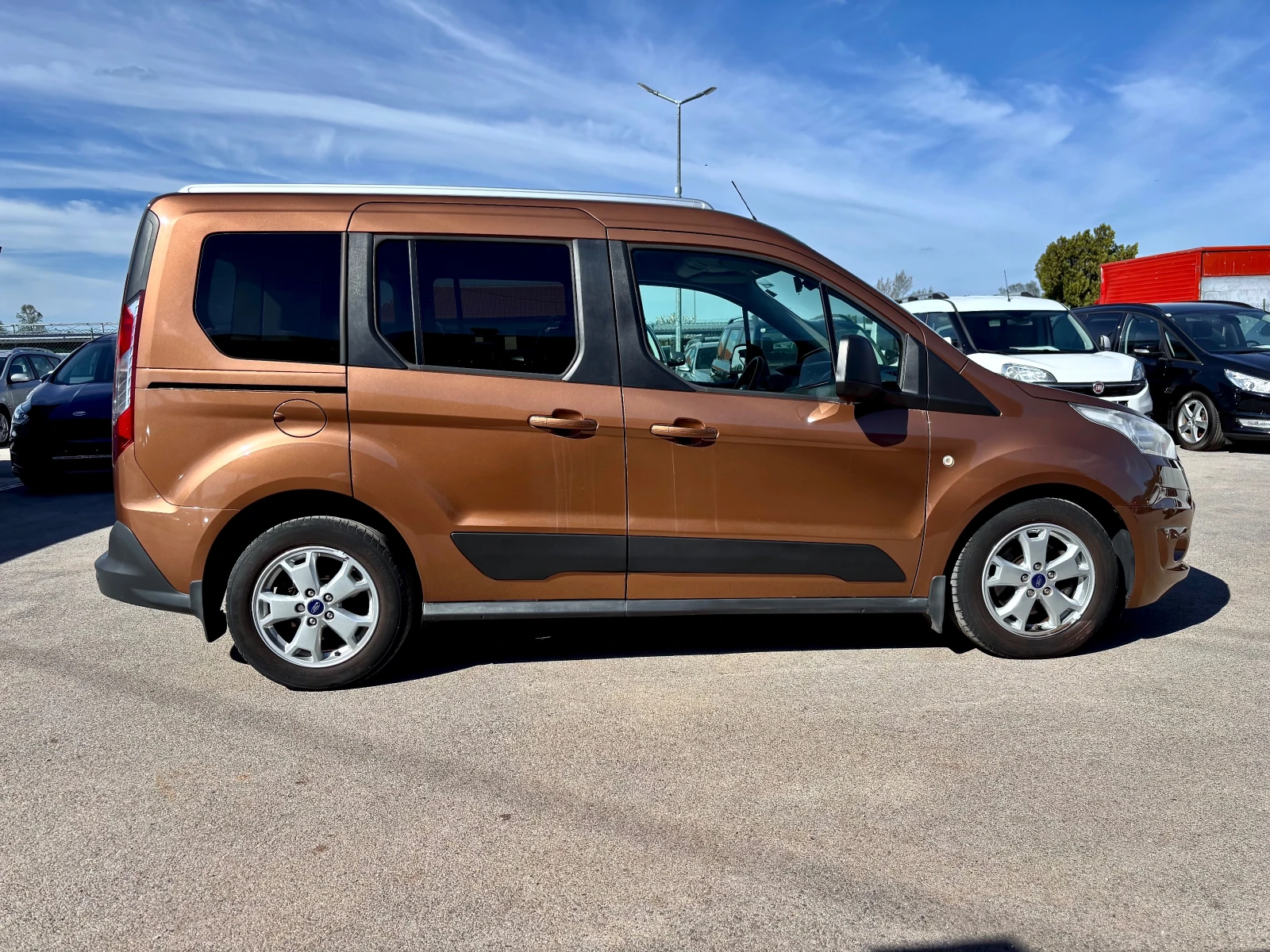 Ford Tourneo Connect, снимка 4 - Автомобили и джипове - 54309550