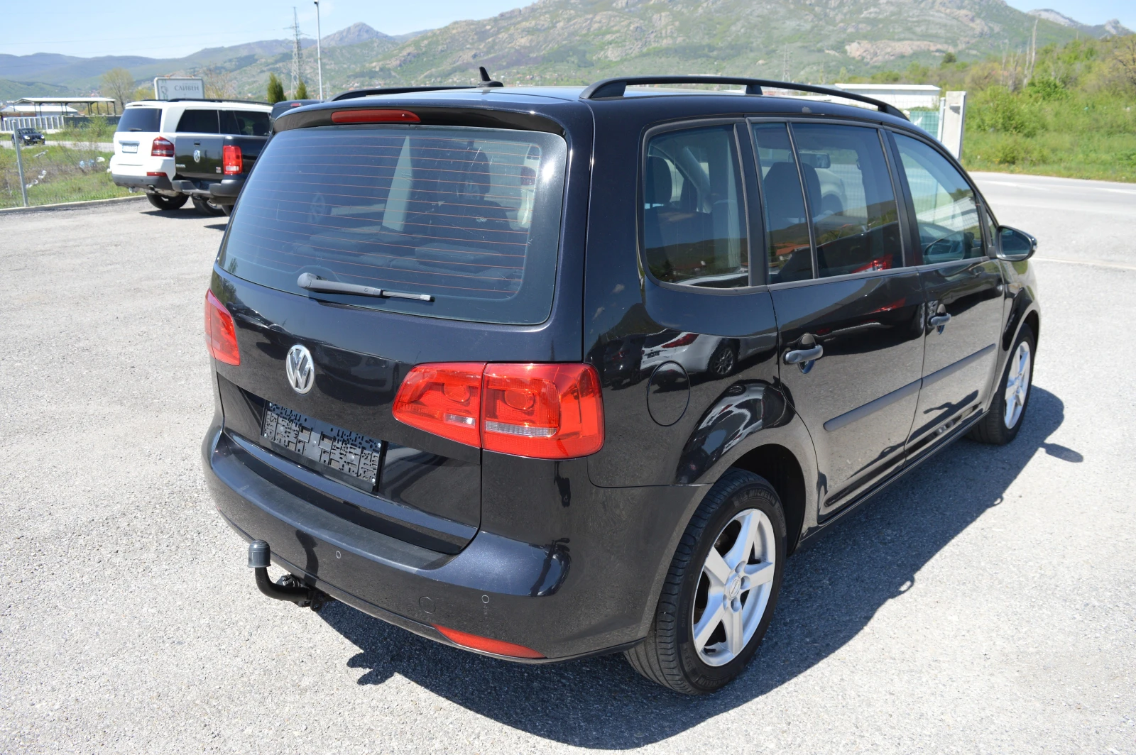 VW Touran 1.6TDI-7MESTA-NAVI, снимка 5 - Автомобили и джипове - 54331649