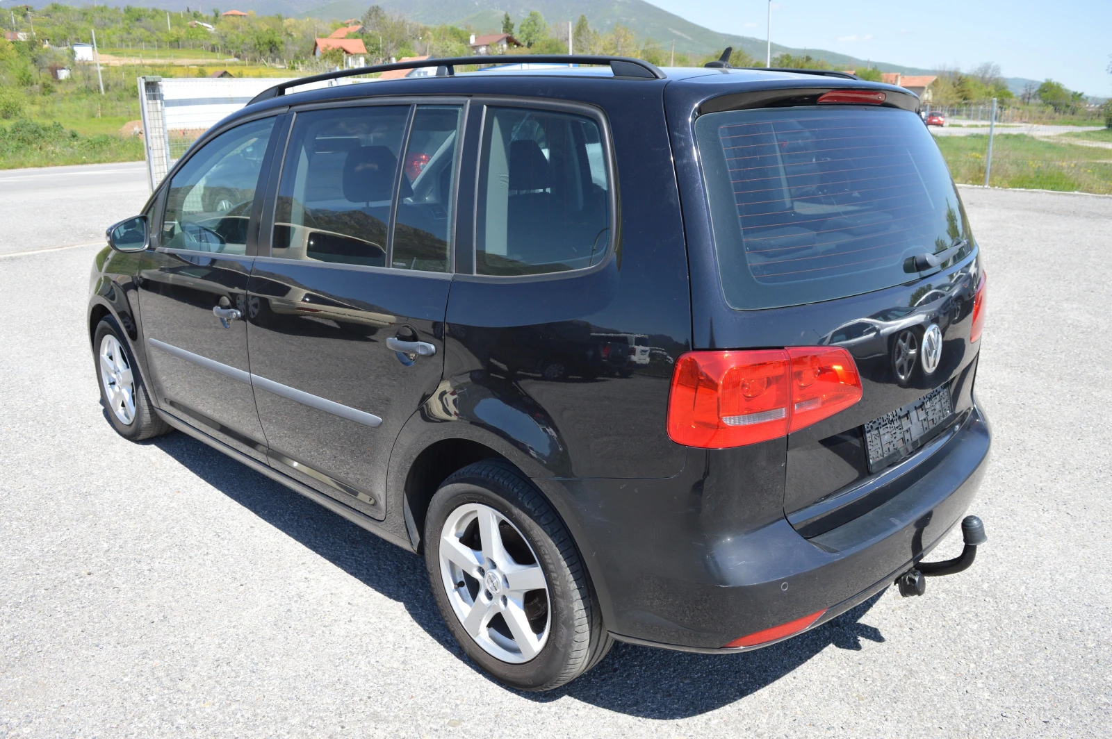 VW Touran 1.6TDI-7MESTA-NAVI, снимка 7 - Автомобили и джипове - 54331649