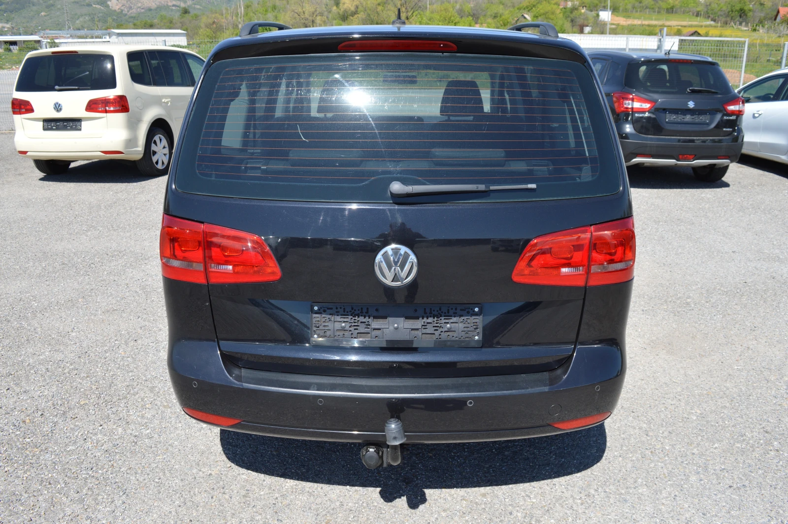 VW Touran 1.6TDI-7MESTA-NAVI, снимка 6 - Автомобили и джипове - 54331649