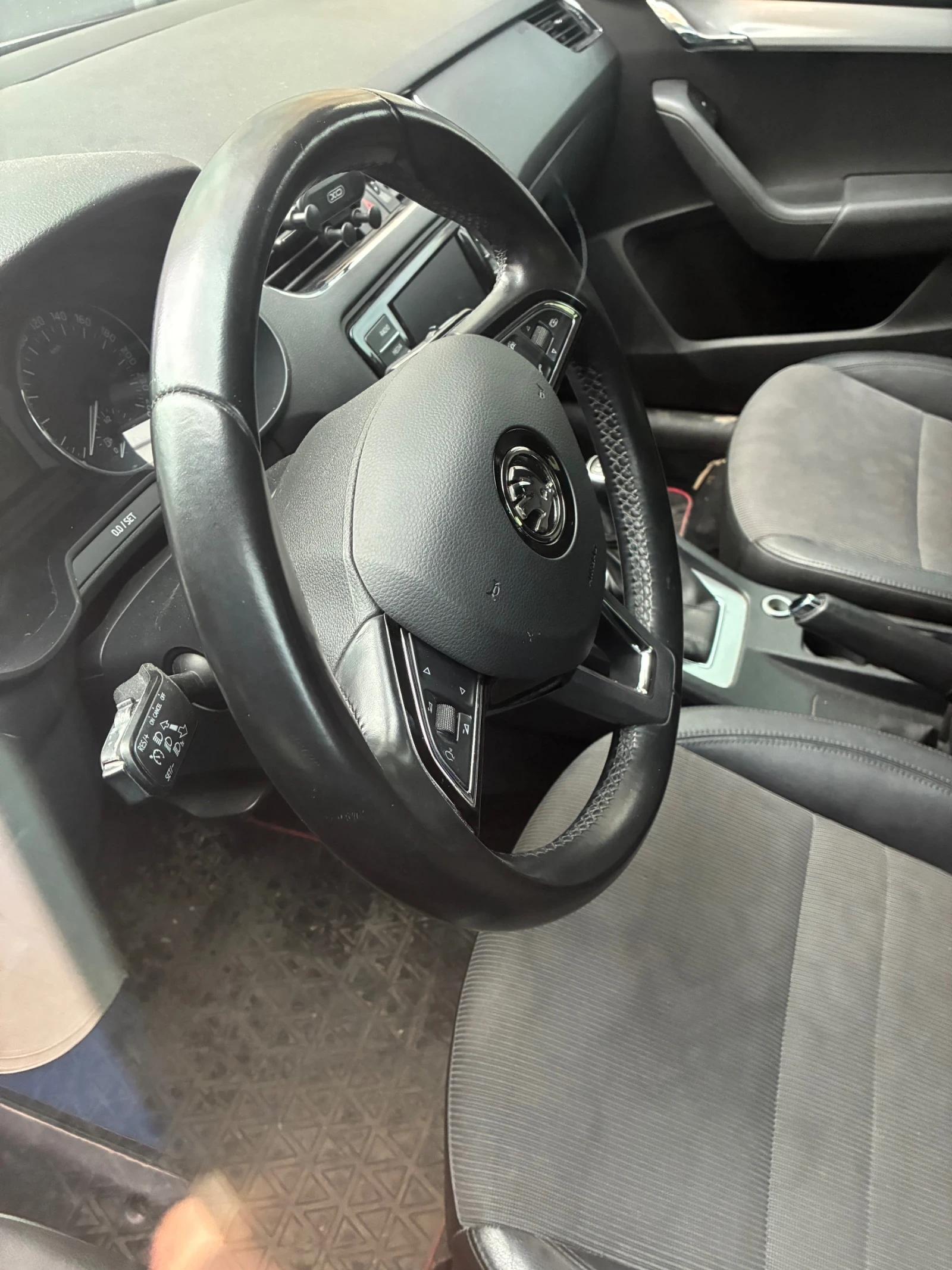 Skoda Octavia 1.6 TDI, снимка 11 - Автомобили и джипове - 54495264