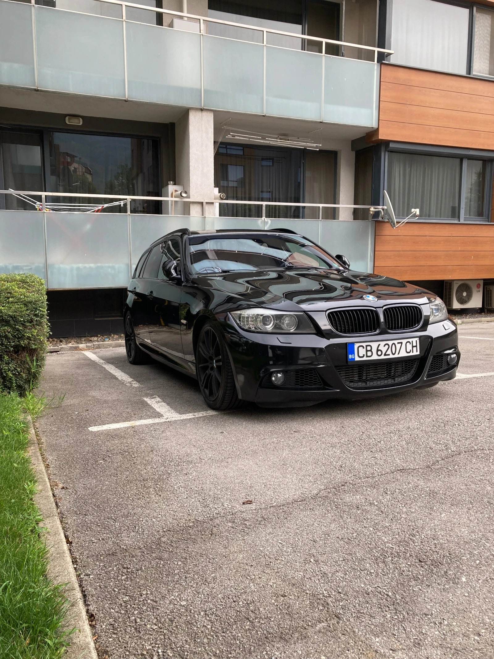 BMW 330 LCi, M Pack, Shadow line, снимка 4 - Автомобили и джипове - 54888558
