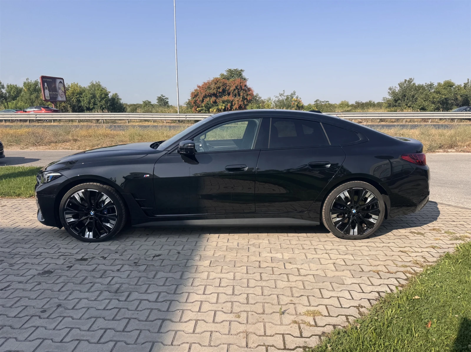 BMW i4 xDrive40 Gran Coupe, снимка 3 - Автомобили и джипове - 55000324