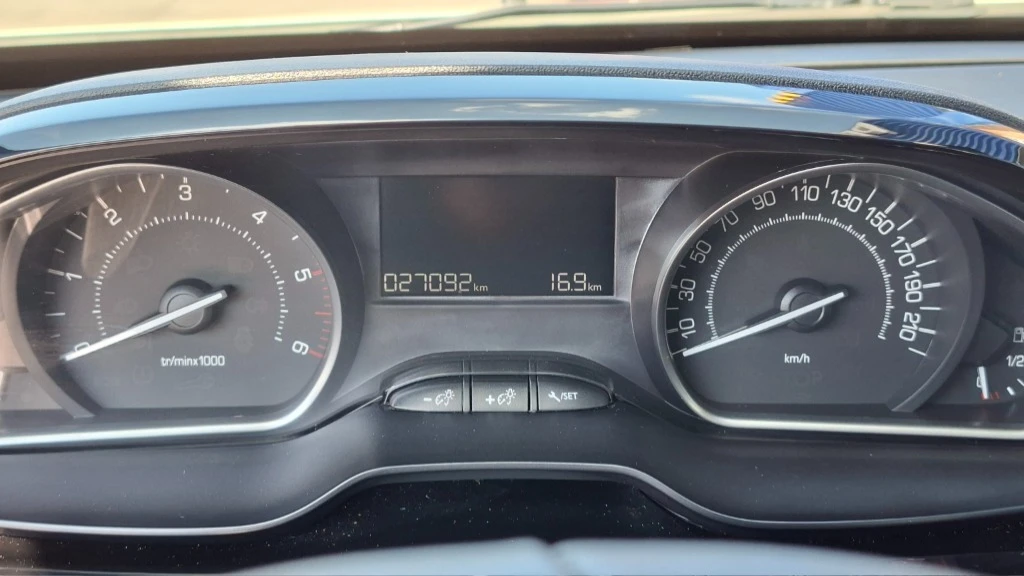 Peugeot 2008 ALLURE 1.5 eHDI, снимка 4 - Автомобили и джипове - 55218344