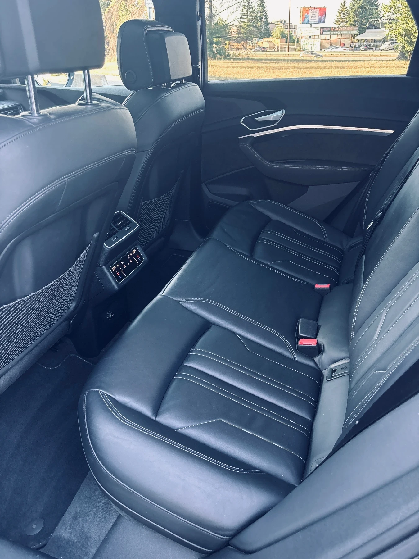 Audi E-Tron Sportback, S line, panorama, снимка 10 - Автомобили и джипове - 55679360