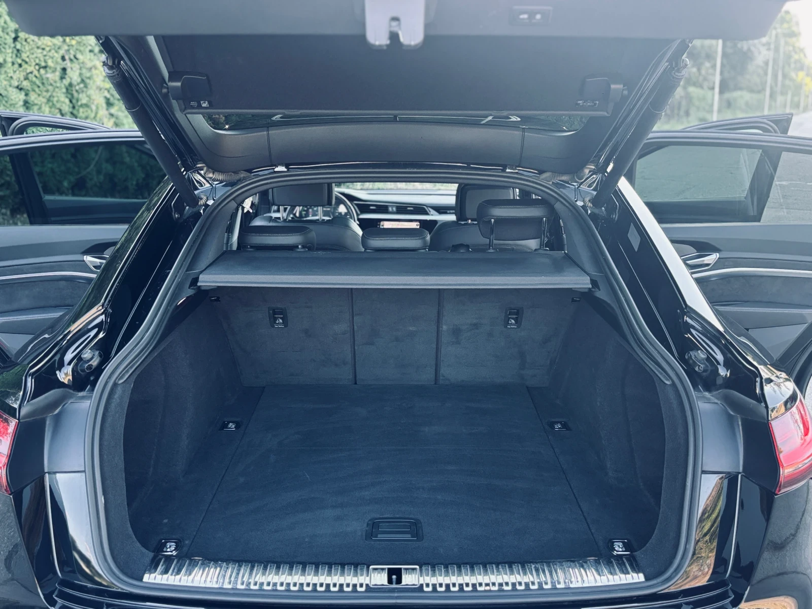 Audi E-Tron Sportback, S line, panorama, снимка 12 - Автомобили и джипове - 55679360